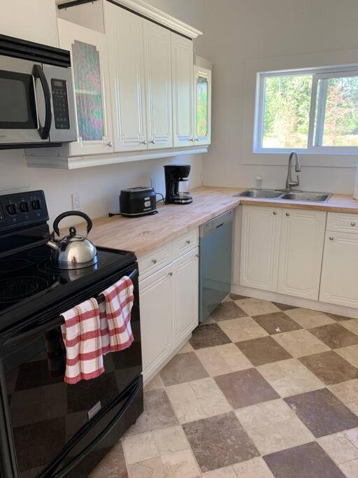 Country Home, Sleeps 6 Pets Friendly Port Alberni Buitenkant foto
