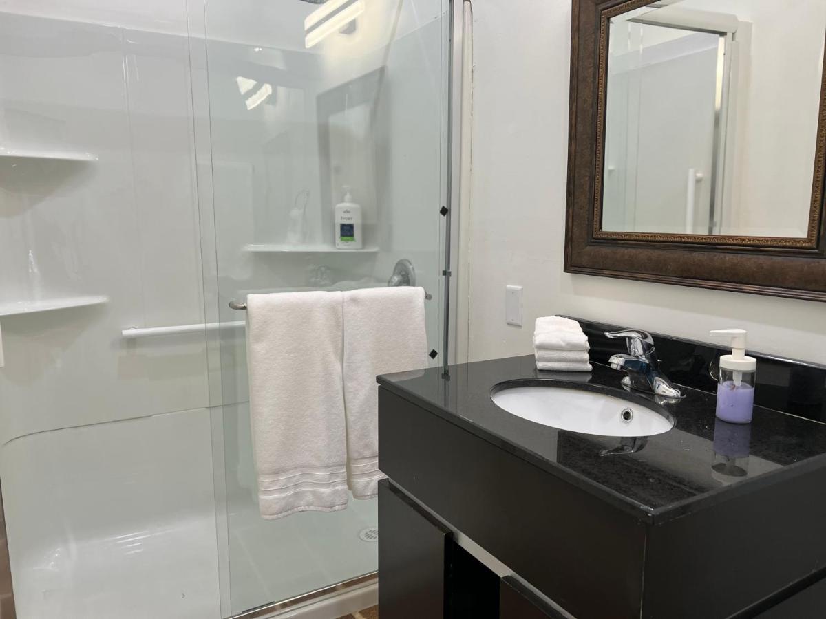 Country Home, Sleeps 6 Pets Friendly Port Alberni Buitenkant foto