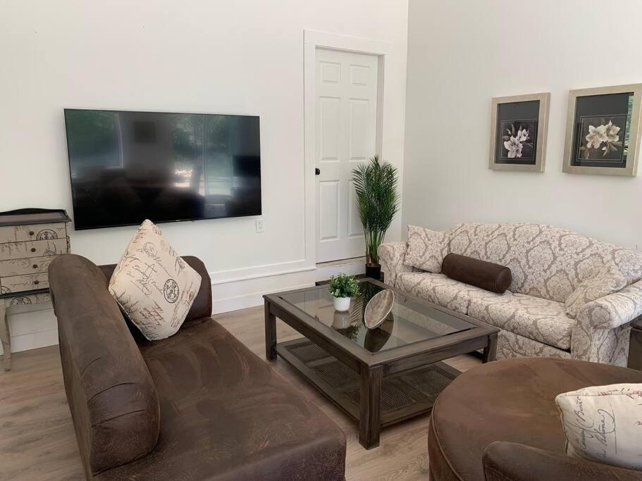 Country Home, Sleeps 6 Pets Friendly Port Alberni Buitenkant foto